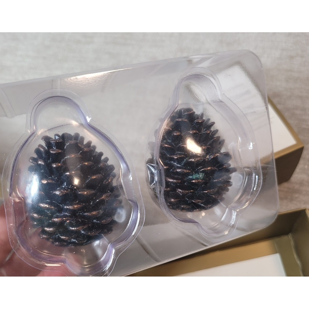 Williams Sonoma Pinecone Salt And Pepper Shakers NEW Old Stock Fall Thanksgiving - Picture 6 of 6